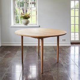 YEAR ROUND Dining Table | Round